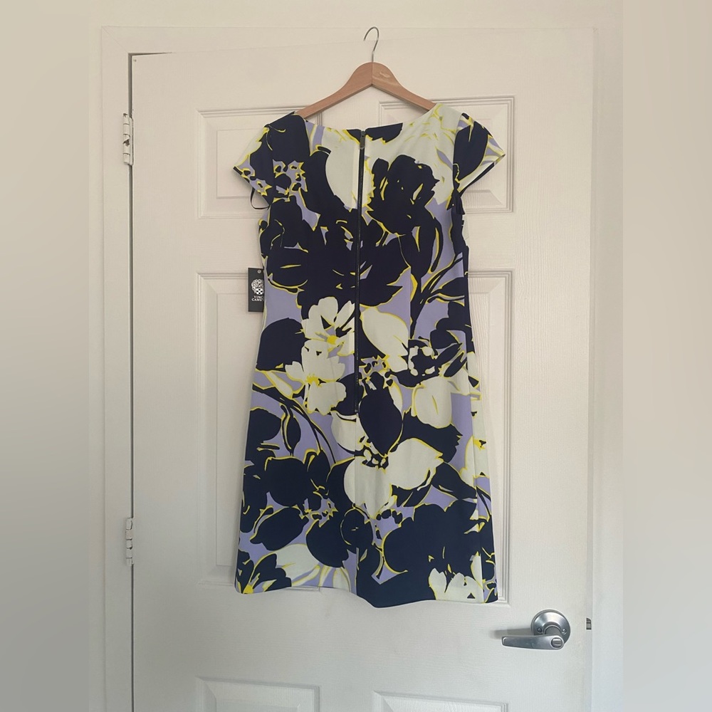 Vince Camuto short sleeve shift dress, size 6 - Picture 2 of 3